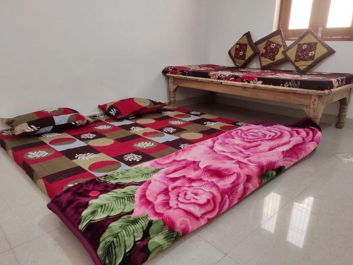 Nidhivan Homestay Vrindāvan Zewnętrze zdjęcie