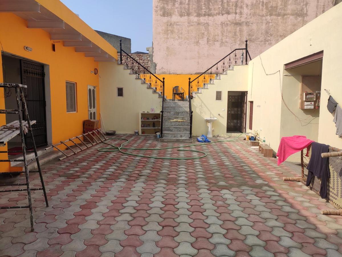 Nidhivan Homestay Vrindāvan Zewnętrze zdjęcie